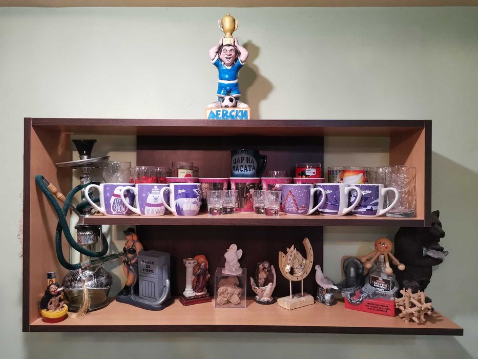 МЕБЕЛИ - (Маси,диван,етажерки,щори,рамка и др)