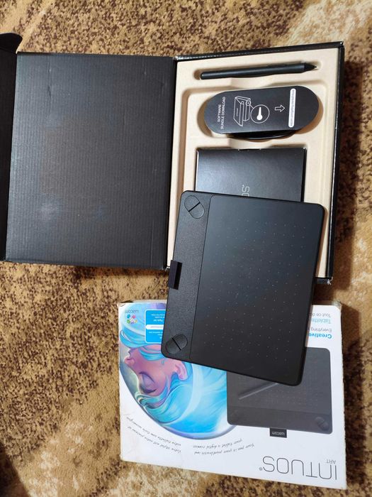 tabletă grafică Wacom CTH-690AK-S Intuos Art Black Pen and Touch.