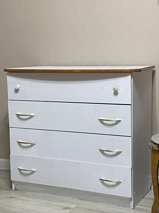 Продается комод полки все рабочие в хорошем состоянии