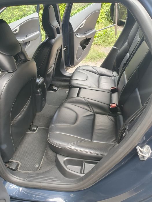 Volvo V40 D4 2014 R-design 190 cp
