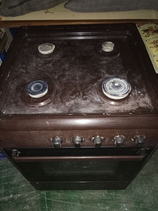 Артель газовая плита рабочая продается.