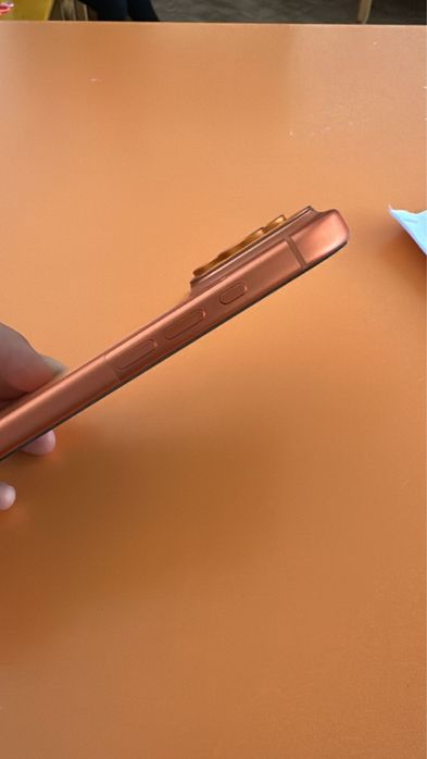 Айфон 17про.