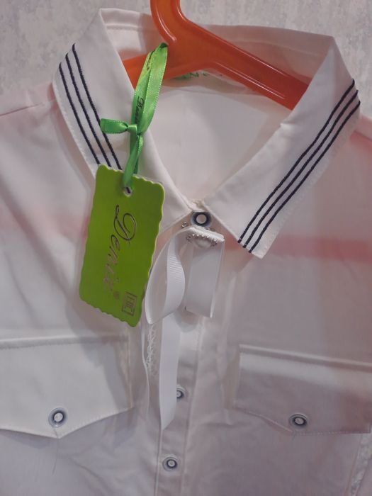 Продам белую блузку