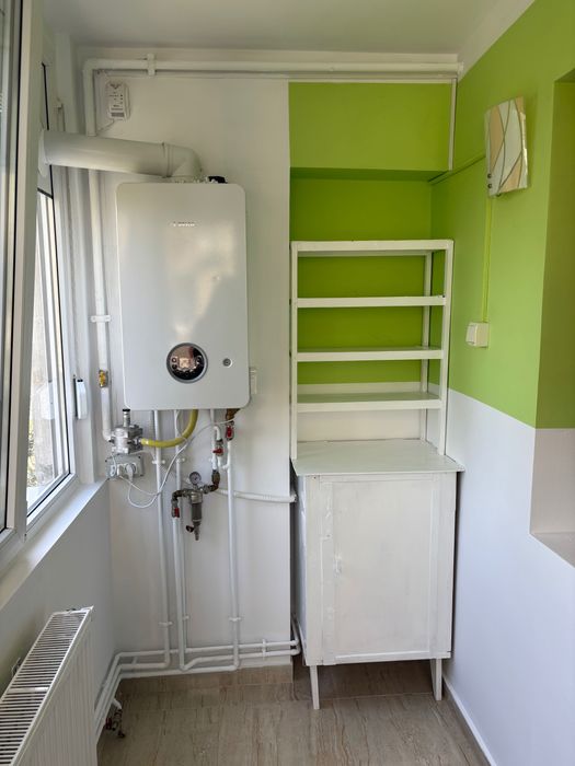 De inchiriat apartament cu 2 camere decomandat et.1 cu centrala proprie zona Aradului!!