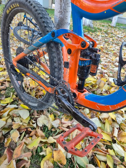 Bicicleta full giant reign