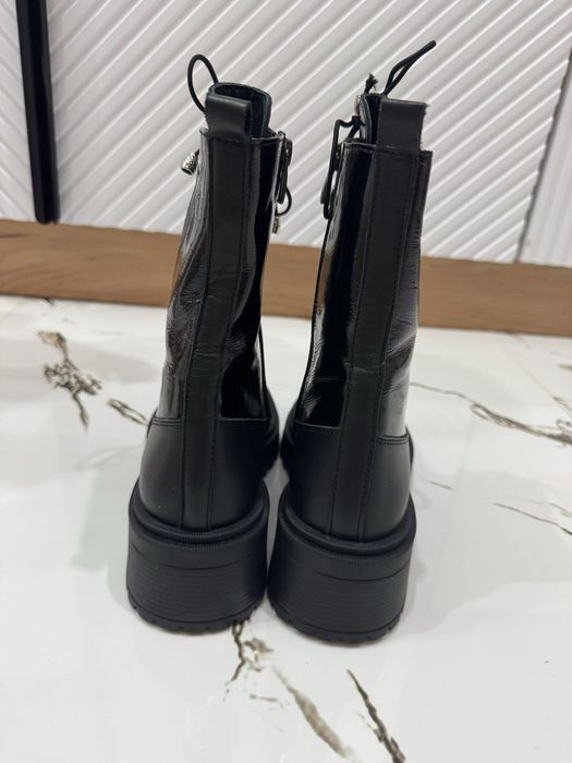 Продам новые осенние сапоги