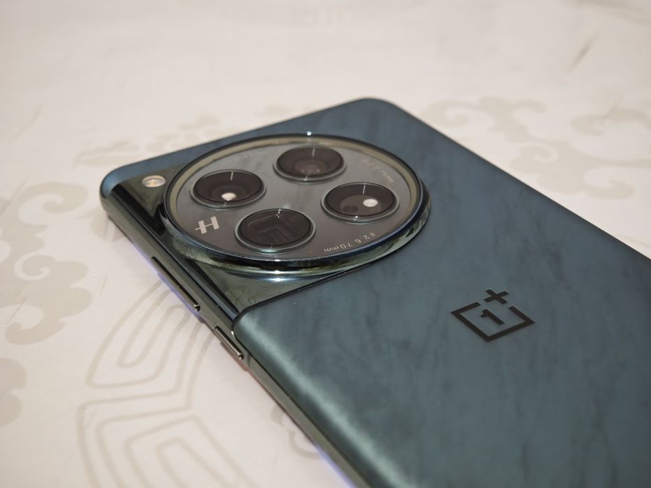 OnePlus 12. 16/512