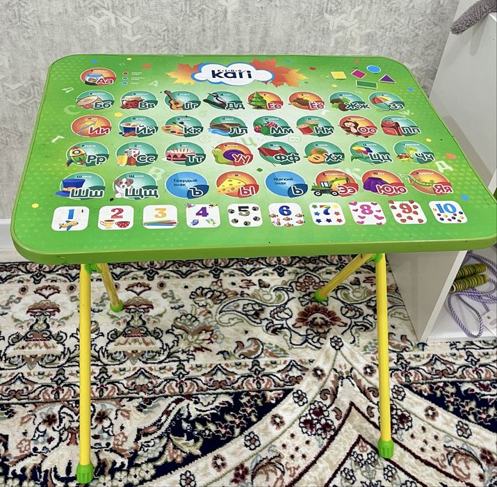 Продается детский стол Kari