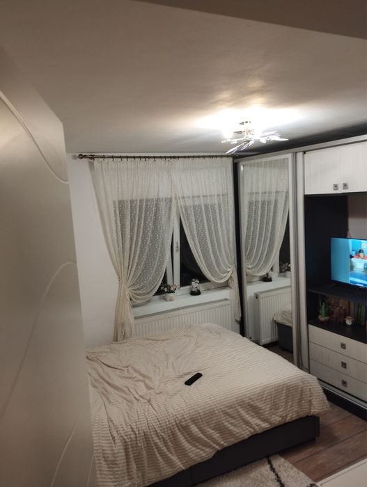 Proprietar - vând apartament 2 camere decomandat, etaj 1, zona  Big, str St.  O. Iosif colț cu Violetelor