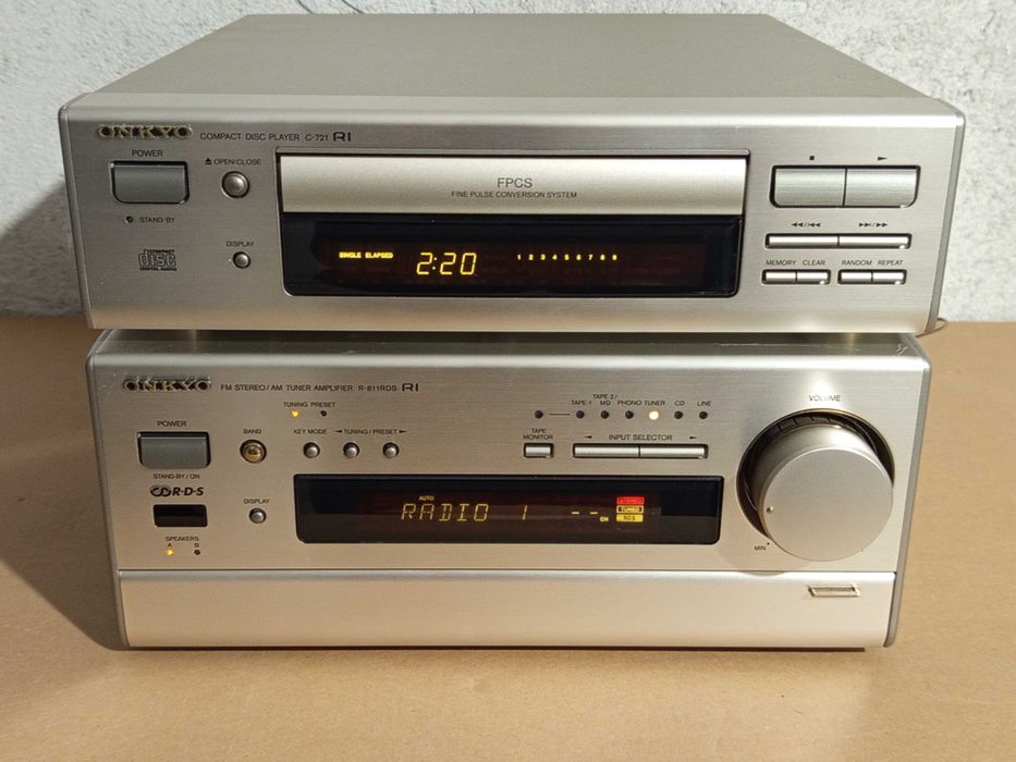 Аудиосистема от ресивър Onkyo R-811RDS и плейър C-721
