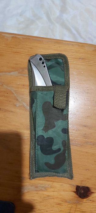 Продавам нож сгъваем с калъф