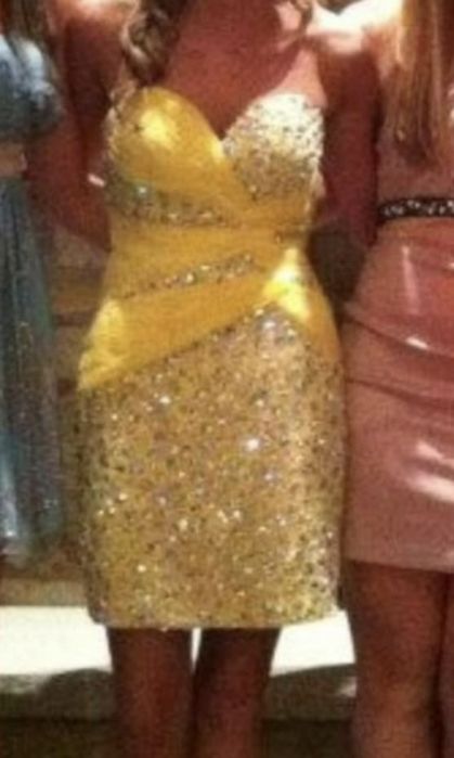 Рокля, жълта с камъни