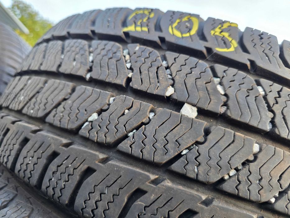 2бр Зимни гуми за бус 205 65 16 С - Semperit - DOT 2023