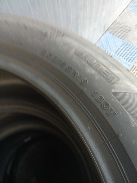 Vând set 4 cauciucuri 255/45/19.De vara, foarte puțin uzate.Pret negociabil.