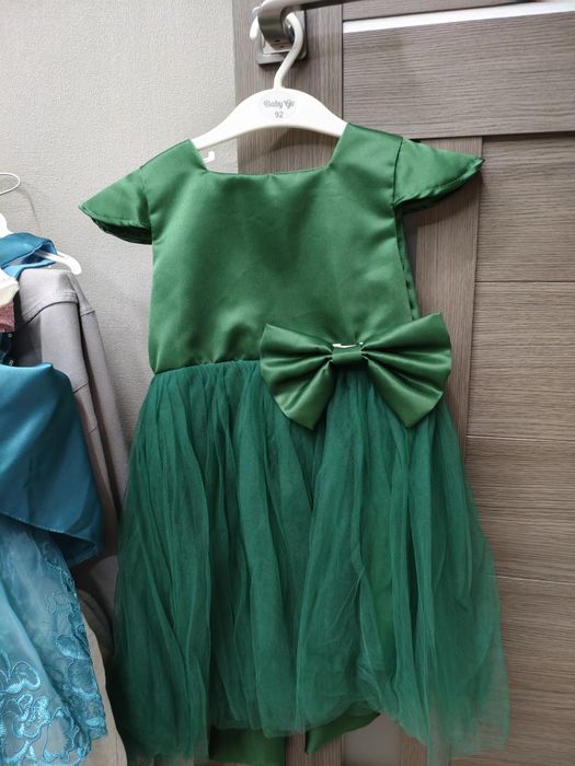 Продам платья рост 92 до 110