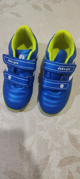Продам детские бутсы.