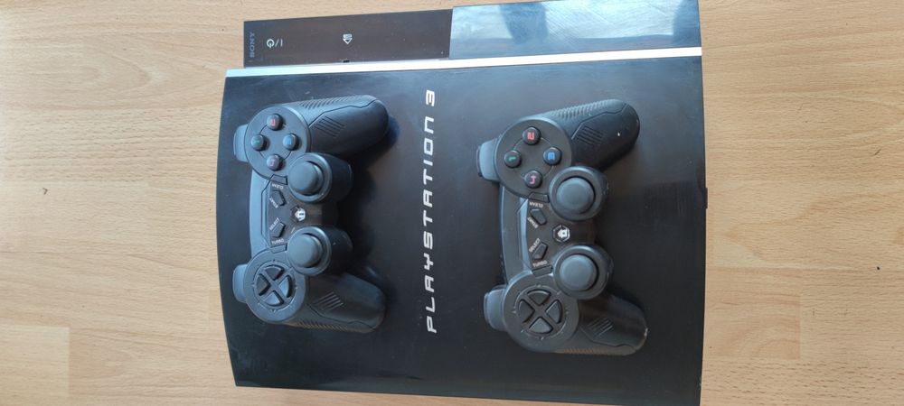 Consolă (PS3) + 2 Controllere + 12 Jocuri, Perfect Funcțională