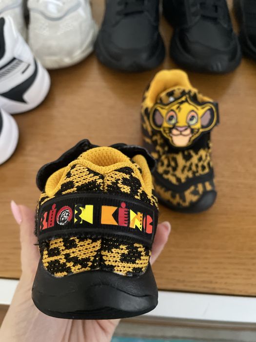 Обувки като нови на адидас adidas lion king