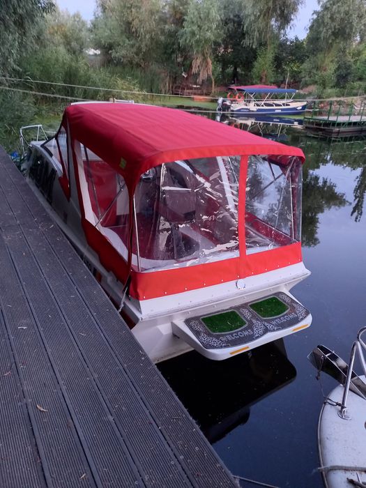 Vând Barcă cu motor