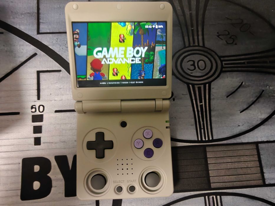 Anbernic RG35XXSP в формфакторе Gameboy Advance SP