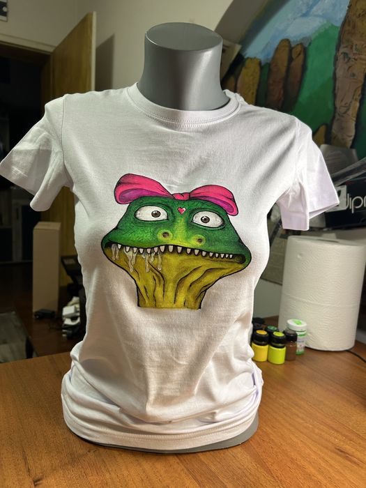 Ръчно рисувани дрехи  за всеки ваш повод