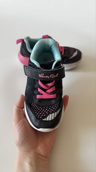 Кроссовки для девочки