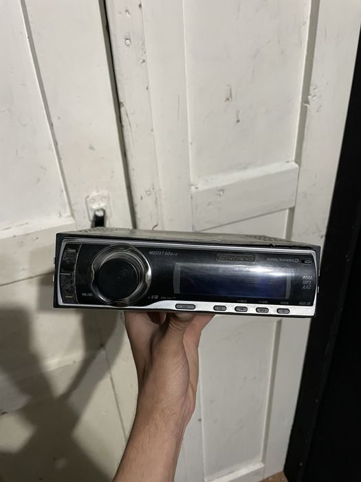 Pioneer delfin 6950 , disk auks bluetooth radio, zor holatta