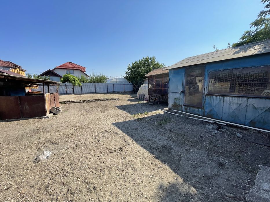 Teren intravilan 1073mp si casa de vanzare Nanov
