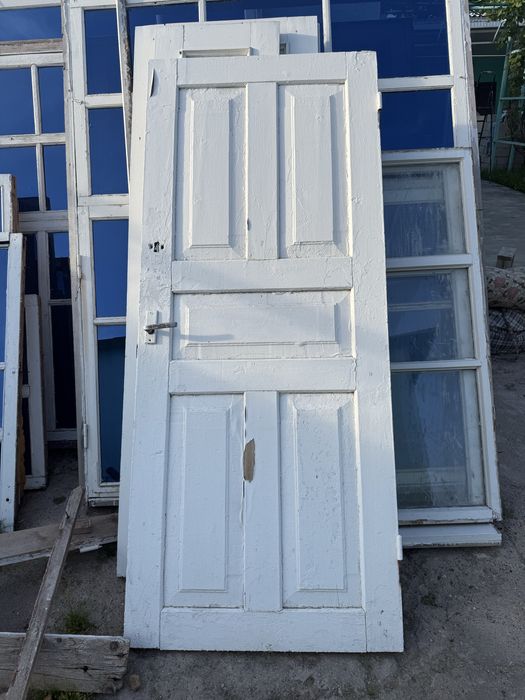 Старые деревянные окна и двери