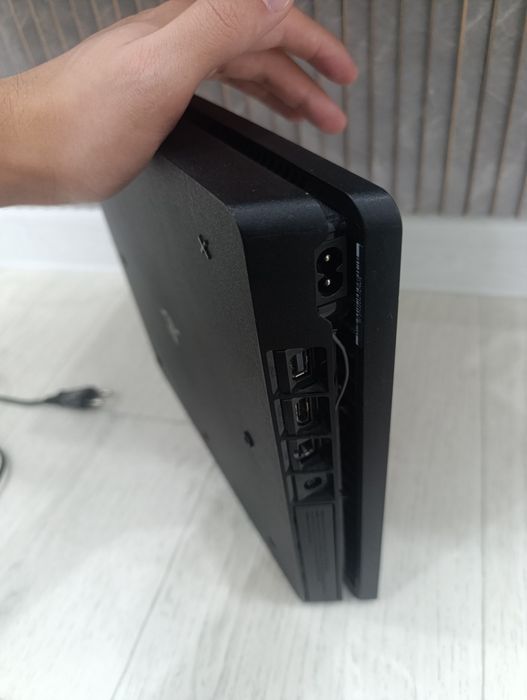 Playstation 4 Slim / Плестейшен 4 слим
