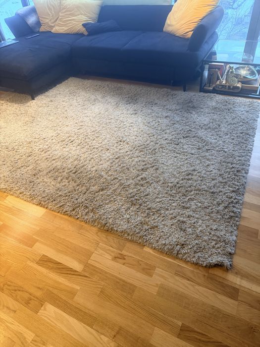 Covor cu fir lung de lana ,dimensiuni 200x250cm,culoare crem-bej.