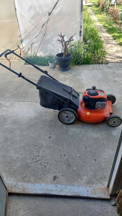 Masina tuns gazon Husqvarna LC 153