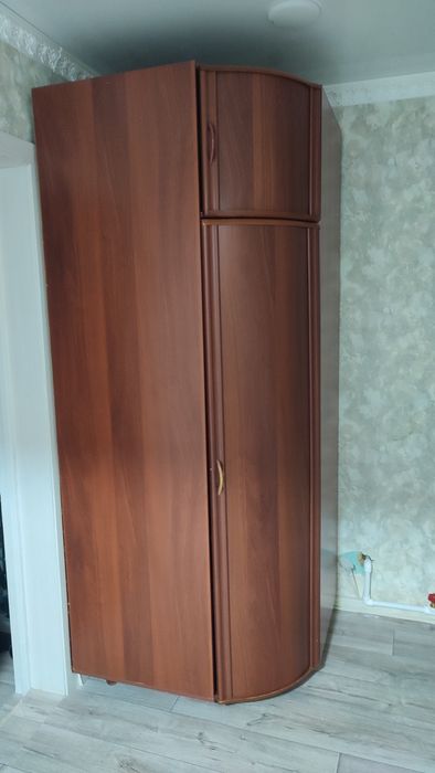 Продам шкаф. (Шифоньер) Угловой. 90*90см.