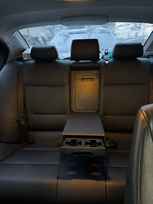 BMW e90 facelift 318i