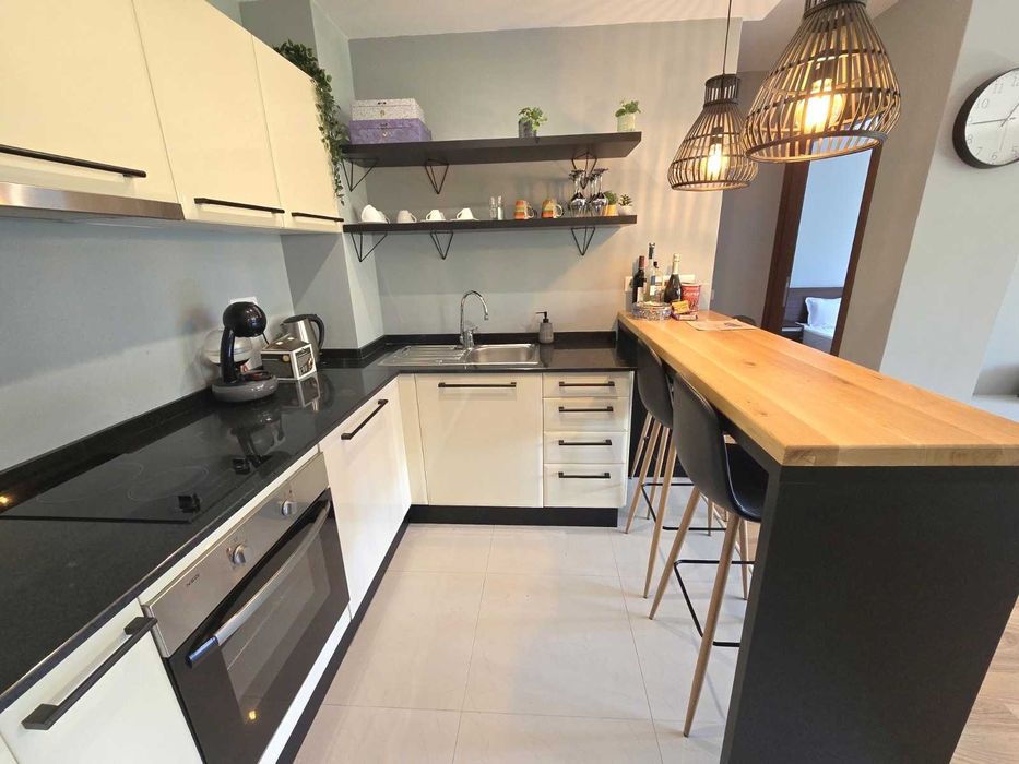 Луксозно обзаведен тристаен апартамент с южно изложение за продажба в комплекс Тера