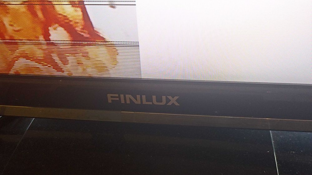 Продавам 50" телевизор Finlux 50FLHYR274SC с дефектен екран