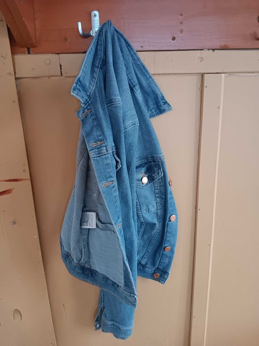 Geacă de blugi uitata in clasa