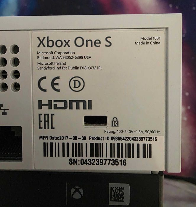 Consola Xbox One S , Stocare: 365GB + 2 Controllere (Ediție Minecraft) + Cabluri