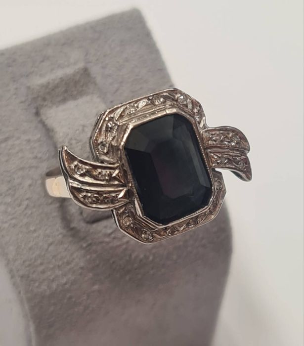 Inel realizat din aur alb 14k, cu safir natural si diamante naturale,