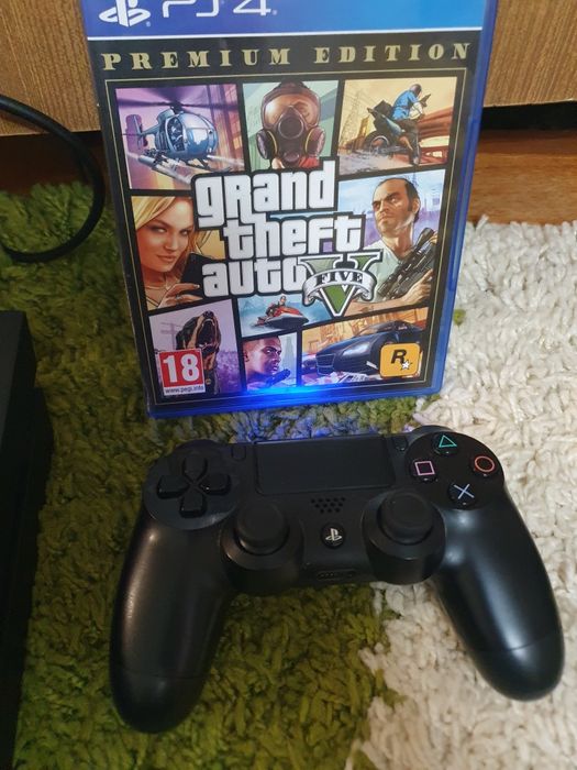Продам Sony Playstation 4 срочно