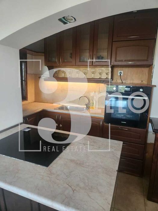 3mo“ продава два етажа от къща в живописното село Владая