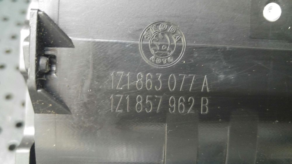 Scrumiera skoda octavia 2 1z 1z1863077a 1z1857962b