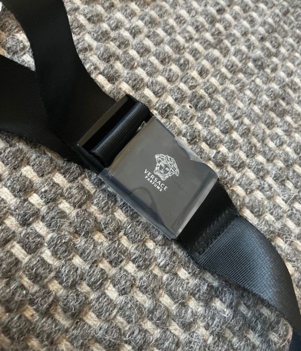 Versace Fragrances – чантичка за кръст (тип „банан“)