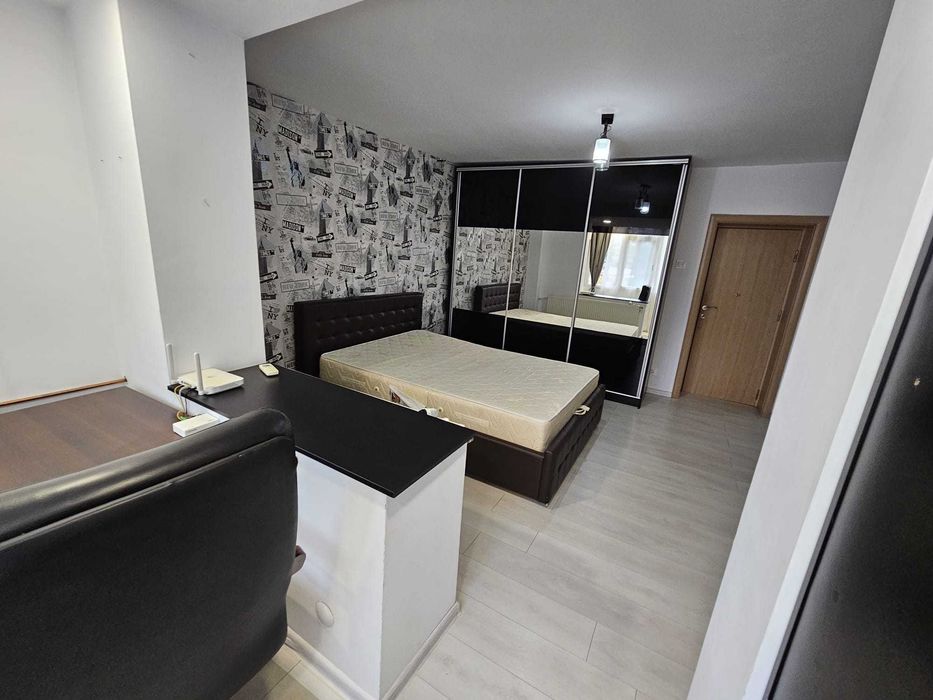 Particular-Inchiriez apartament 3 camere Bd. Decebal