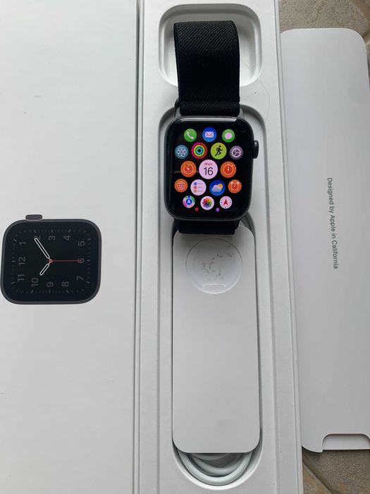 Apple Watch SE 44mm  GPS Black