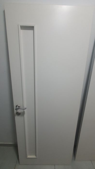 Продаются раковины и двери