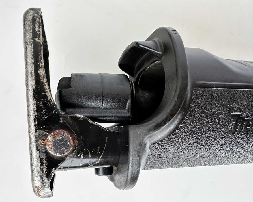 Makita DJR186 - Акумулаторен саблен трион 2x18V 5.0Ah