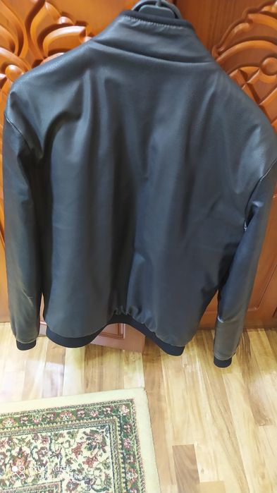 Продается Мужской Кожаная Куртка Цвет Черный Размер 48