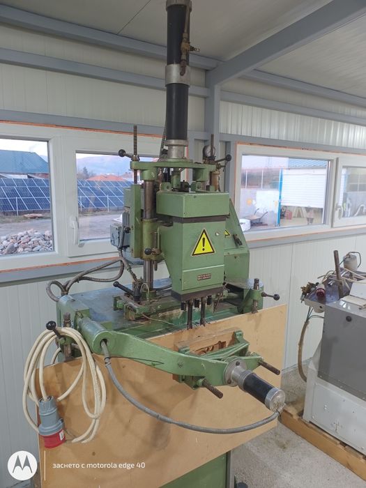 Машина пробивна за брави дръжки и секрет на врати