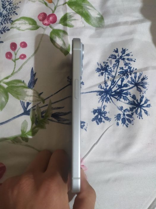 Продам айфон 15.